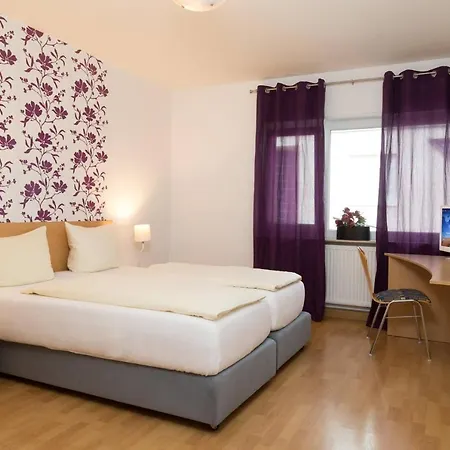 Leuchtners An Der Rennbahn Hotel *