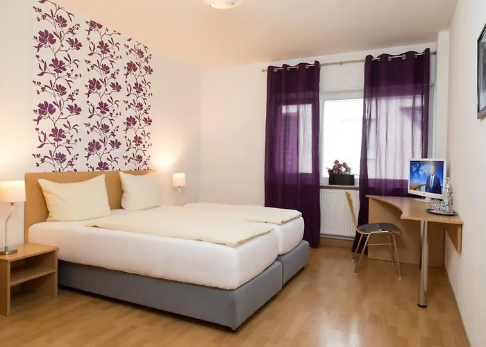 Leuchtners An Der Rennbahn Hotel *