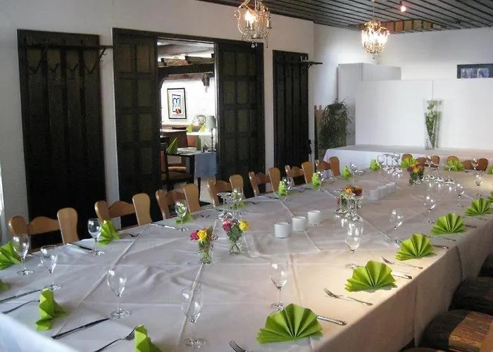 Leuchtners An Der Rennbahn *